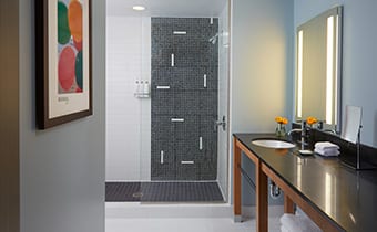Kimpton Shorebreak Hotel - Guest Room Bathroom